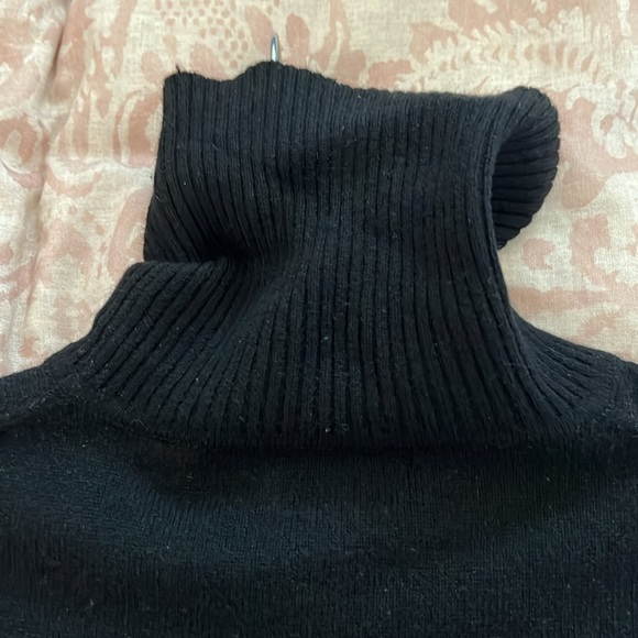 Lord and Taylor Large Cashmere sweater - Picture 3 of 5